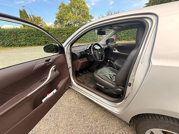 Toyota IQ 5 of 5