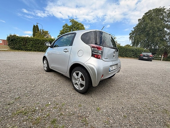 Toyota IQ 4 of 5
