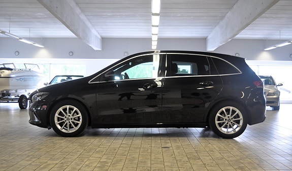 Mercedes-Benz B180 2 of 5
