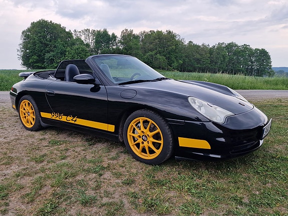 Porsche 911 Carrera 4 5 of 5