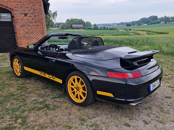 Porsche 911 Carrera 4 3 of 5