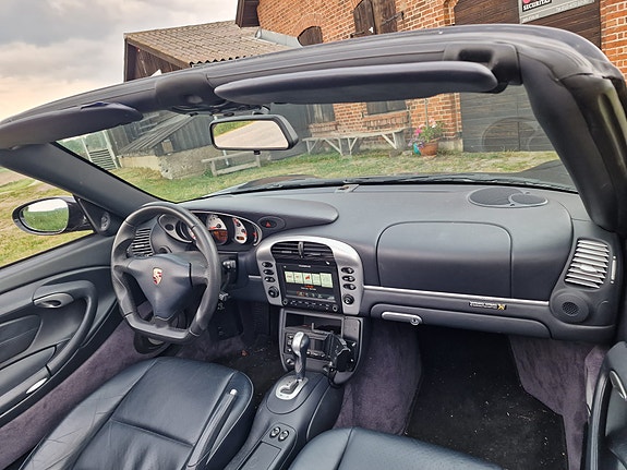 Porsche 911 Carrera 4 6 of 8