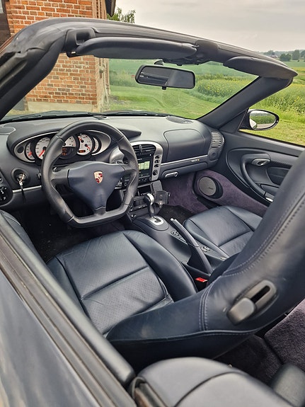 Porsche 911 Carrera 4 7 of 8