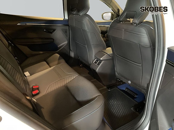 Renault Scenic E-Tech 10 of 19