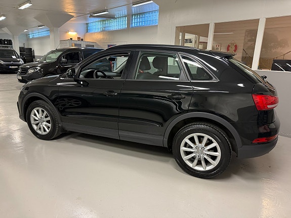 Audi Q3 3 of 5