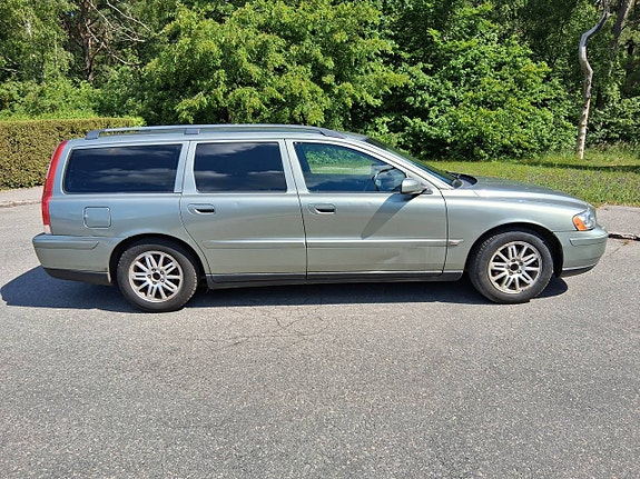 Volvo V70 2 of 5