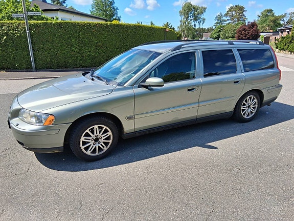 Volvo V70 3 of 5