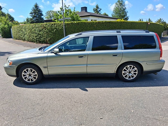 Volvo V70 4 of 5