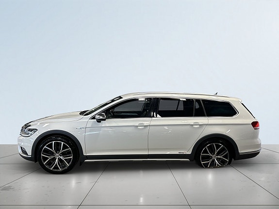 Volkswagen Passat Alltrack 4 of 5