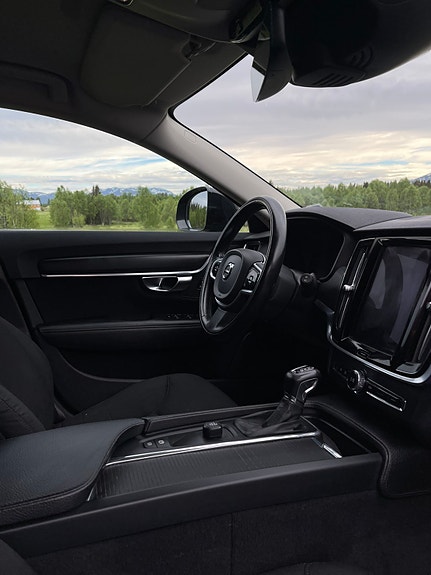 Volvo V90 Cross Country 3 of 5