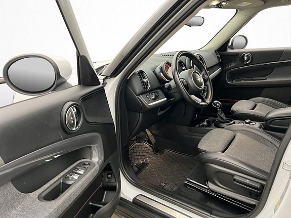 MINI Countryman SE 11 of 30