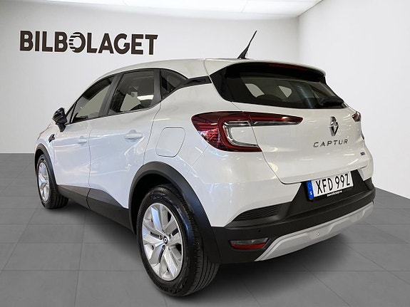 Renault Captur 3 of 5