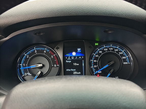 Toyota HiLux 21 of 30
