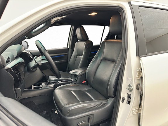 Toyota HiLux 18 of 30