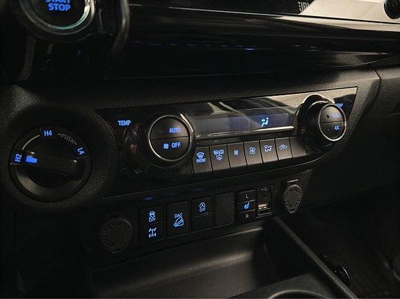 Toyota HiLux 29 of 30