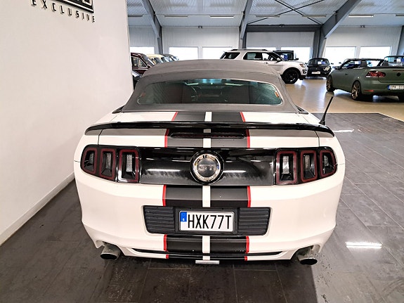 Ford Mustang 8 of 15