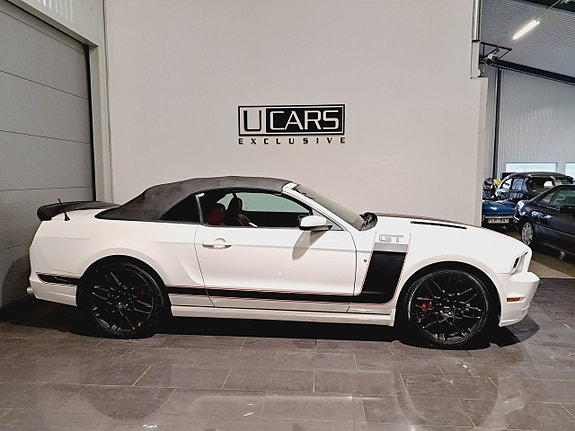 Ford Mustang 5 of 15