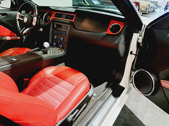 Ford Mustang 11 of 15