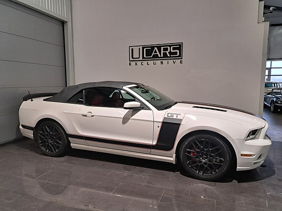 Ford Mustang 4 of 15