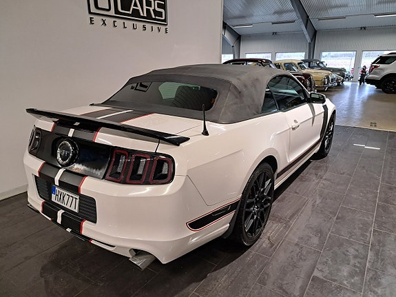 Ford Mustang 7 of 15