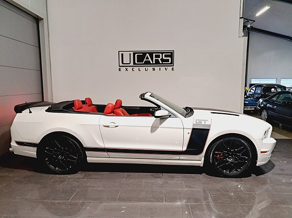 Ford Mustang 2 of 15
