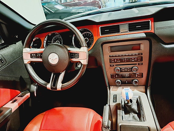 Ford Mustang 12 of 15