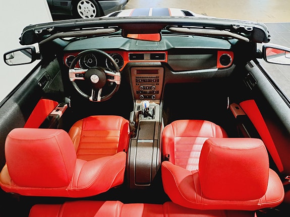 Ford Mustang 10 of 15