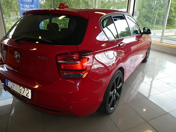 BMW 118i 2 of 5