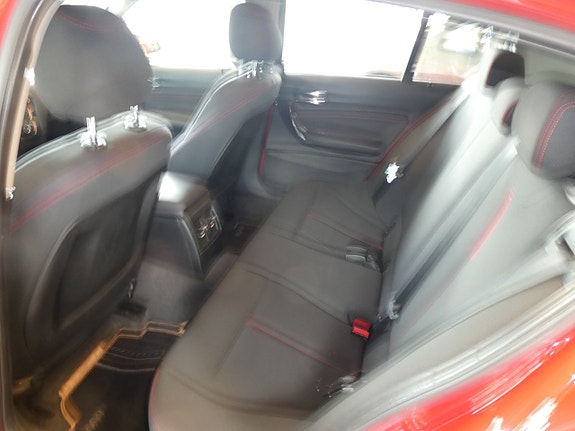 BMW 118i 4 of 5