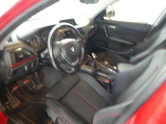 BMW 118i 3 of 5