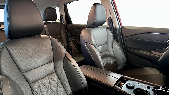 Nissan X-Trail 3 of 12