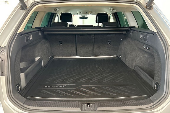 Volkswagen Passat Alltrack 21 of 28