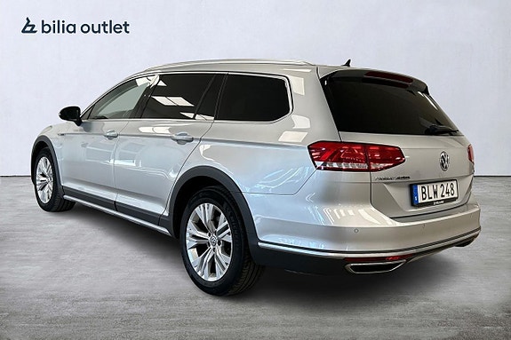 Volkswagen Passat Alltrack 3 of 5