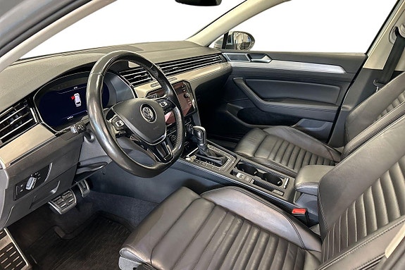 Volkswagen Passat Alltrack 10 of 28