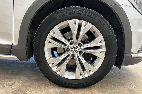 Volkswagen Passat Alltrack 25 of 28