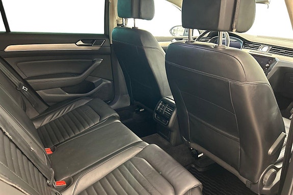 Volkswagen Passat Alltrack 11 of 28