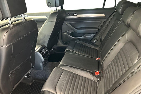Volkswagen Passat Alltrack 12 of 28