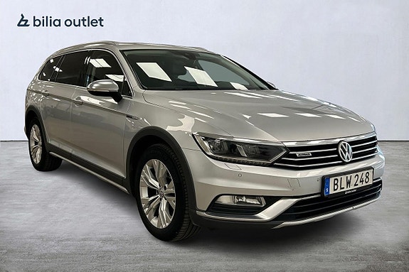 Volkswagen Passat Alltrack 2 of 5