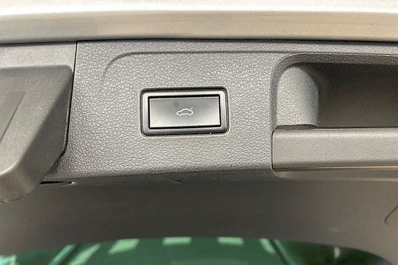 Volkswagen Passat Alltrack 22 of 28