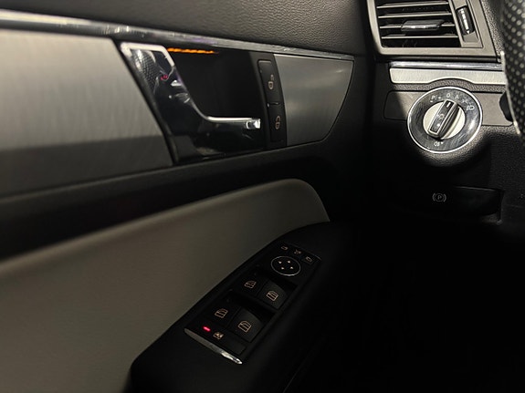 Mercedes-Benz E350 28 of 30