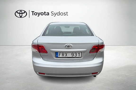 Toyota Avensis 4 of 5