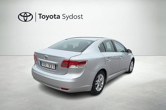 Toyota Avensis 2 of 5