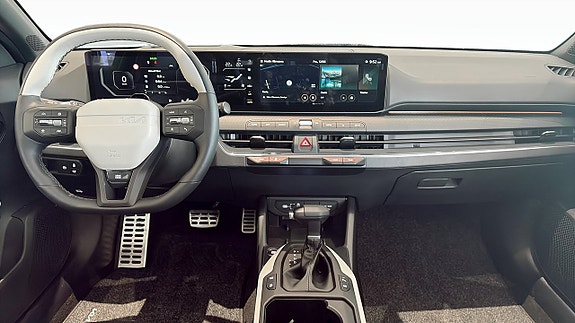 Kia K4 4 of 5