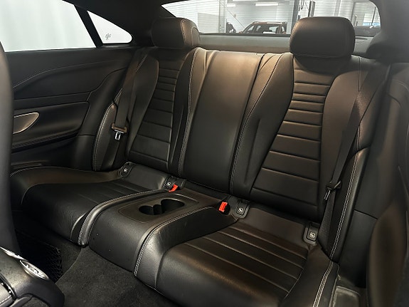 Mercedes-Benz E200 8 of 14