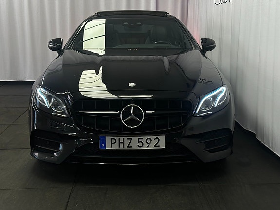 Mercedes-Benz E200 3 of 5