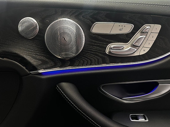 Mercedes-Benz E200 12 of 14