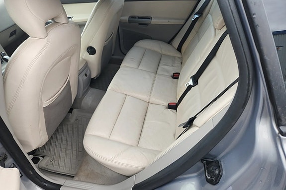 Volvo V50 9 of 13
