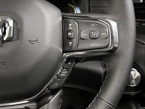 Dodge RAM 1500 10 of 18