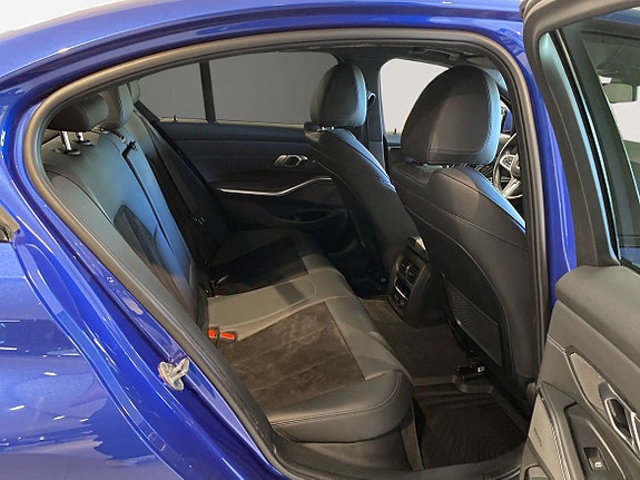 BMW 320 8 of 15