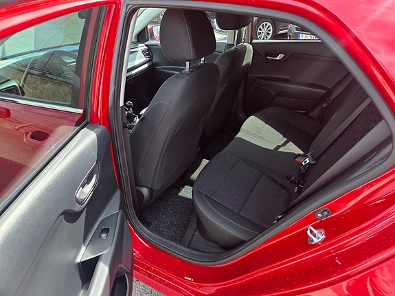 Kia Rio 4 of 5